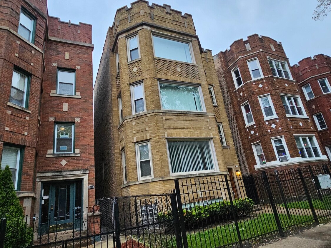 Primary Photo - 7719 S Essex Ave