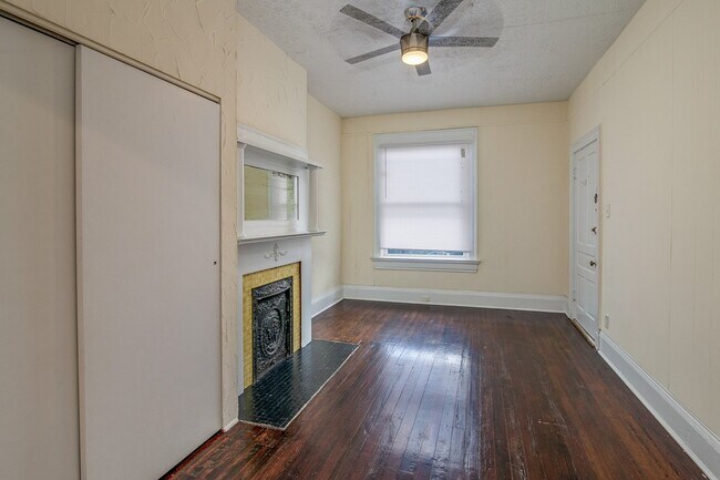 Foto del edificio - 2413 1/2 Clifton Ave.