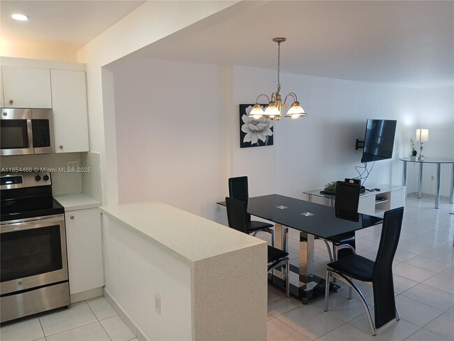 Building Photo - 2780 NE 183rd St