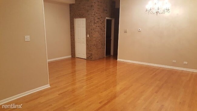 Building Photo - 2 br, 1 bath Condo - 118 E 45th Street