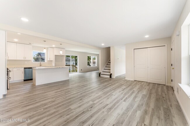 Building Photo - 1109 3rd Ave
