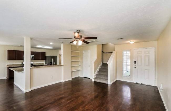 Foto del edificio - 17630 Lady Slipper Rd