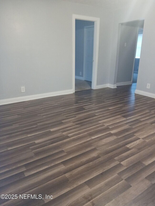 Foto del edificio - 8147 Vernell St