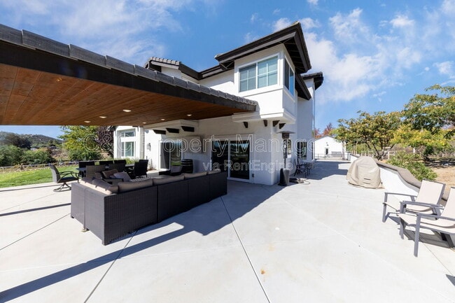 Foto del edificio - 39550 Calle De Companero