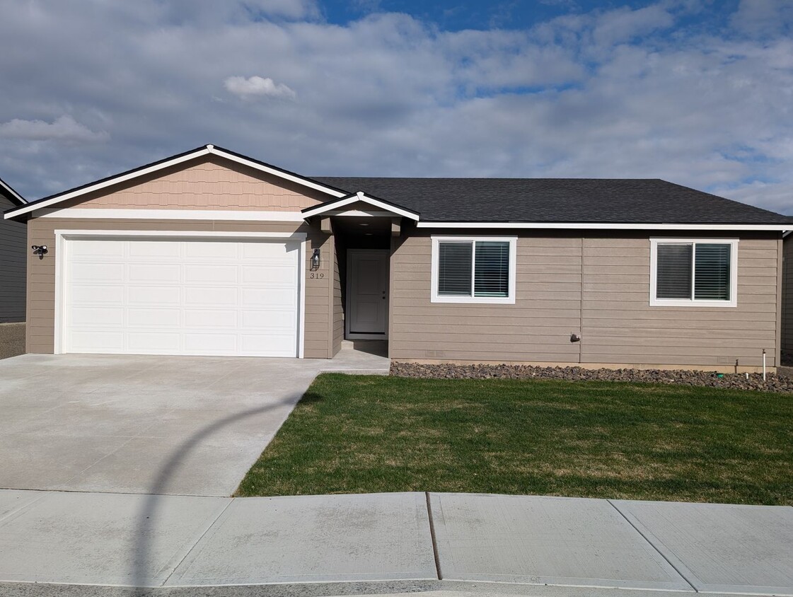 Foto principal - 1/2 off first month's rent!! Newly Constru...
