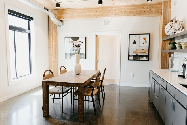 Foto del edificio - The Dakota Flats at Cherapa Place