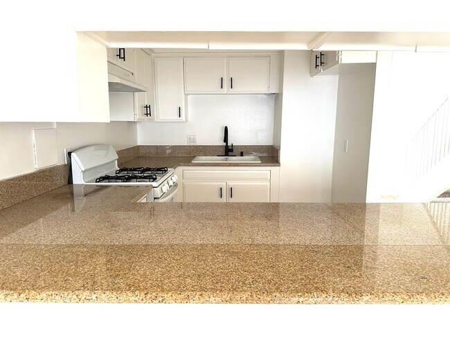 Foto del edificio - 1670 W Broadway