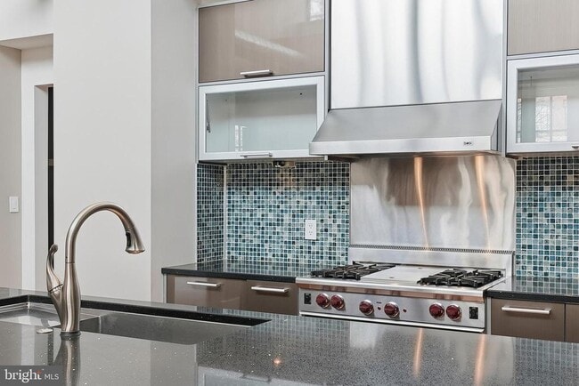 Building Photo - 1615 N Queen St