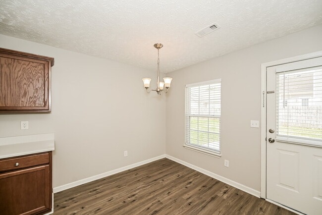 Building Photo - 4002 Deer Run Trace
