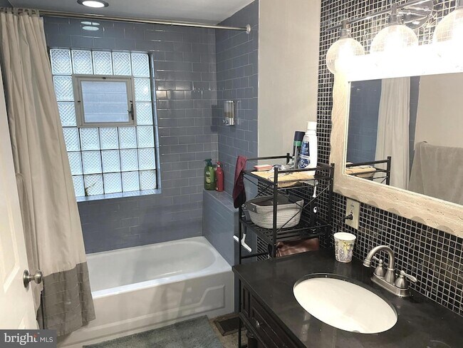 Photo - 612 Rodman St Townhome
