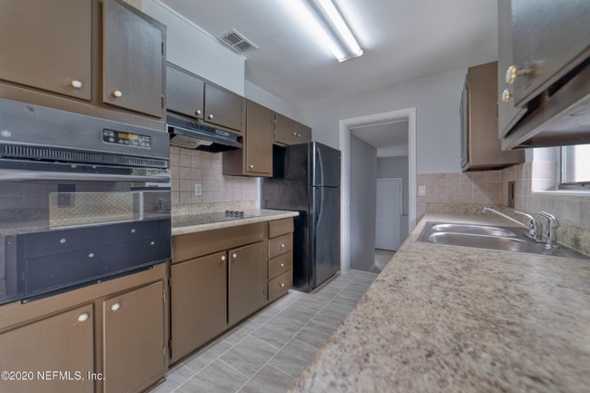 Building Photo - 1212 Kennerly Rd