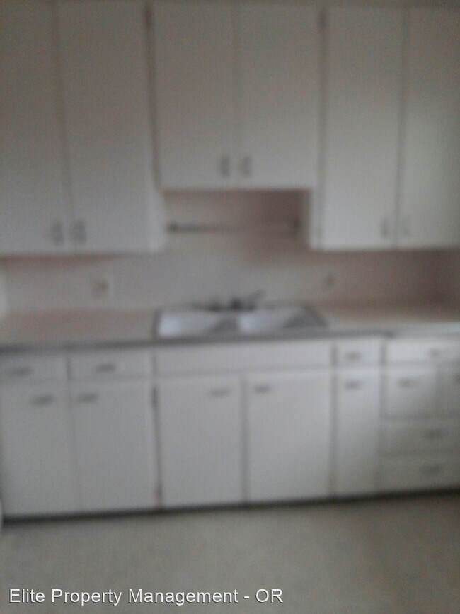 Building Photo - 2 br, 1 bath House - 925 Ash St
