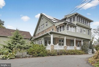 Building Photo - 313 Edgewood Dr