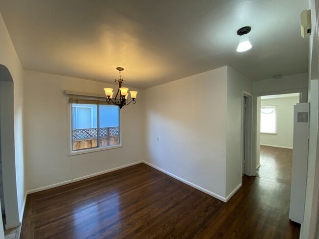Building Photo - G4 |  (GRUB IV) 921-923 South B Street