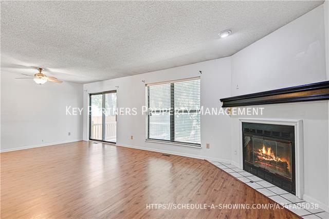 Foto del edificio - 13330 Walnut St