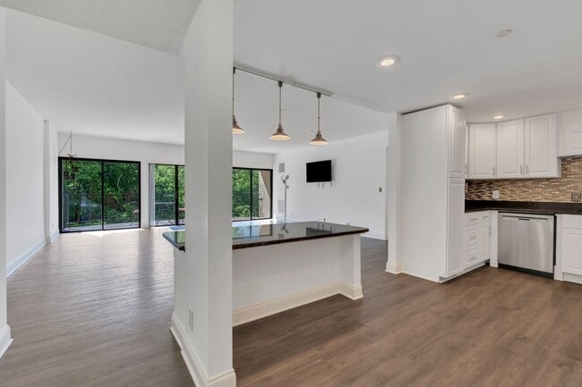 Building Photo - 6666 Brookmont Terrace