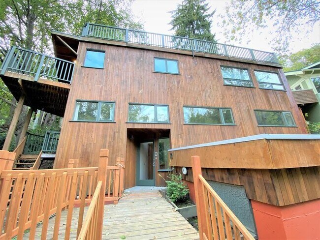 Building Photo - 517 Lake Washington Boulevard South