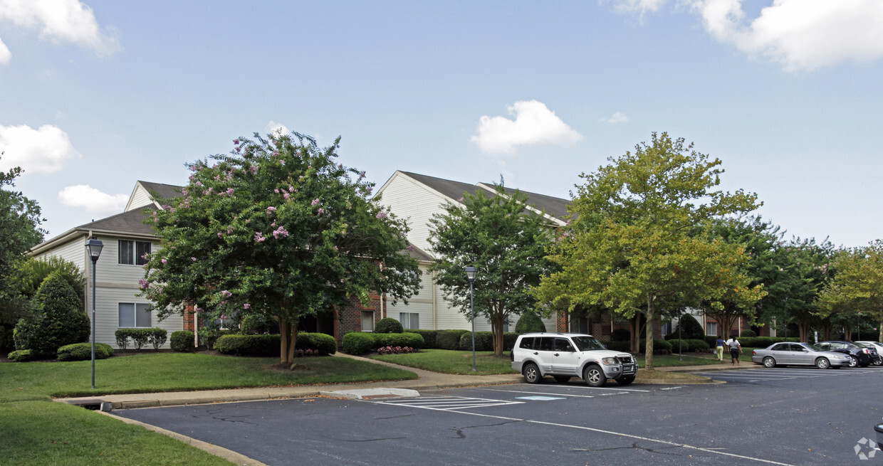 Primary Photo - Governor's Pointe Apartments