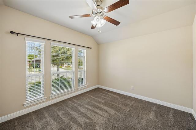 Building Photo - 945 Bluebird Way