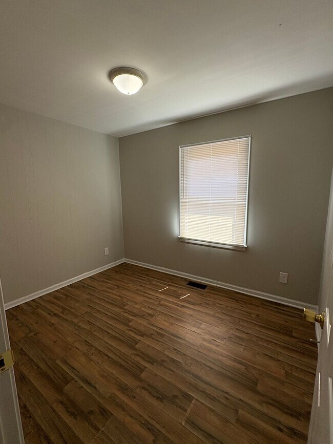 Foto del edificio - Spacious 5Bedroom 2 Bathroom House
