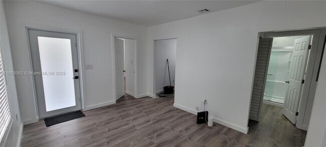 Foto del edificio - 1520 NW 69th St