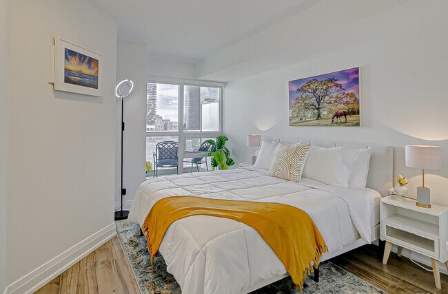 Photo du bâtiment - 18 Yonge St