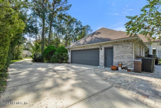 Foto del edificio - 413 River Birch Ln