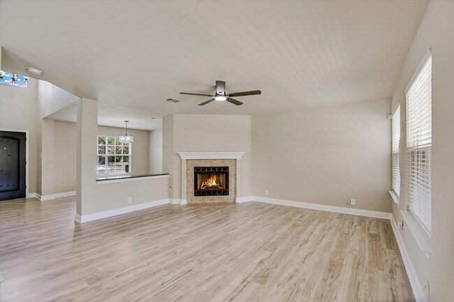Foto del edificio - 8111 Hawick Dr