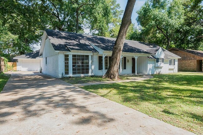 Foto del edificio - 630 Cherrybark Ln