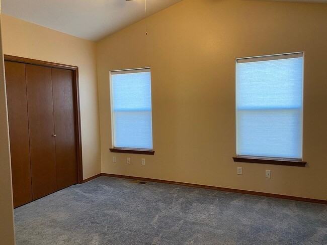 Building Photo - 309 River St