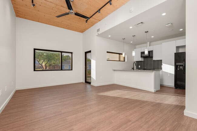 Building Photo - Nova Austin