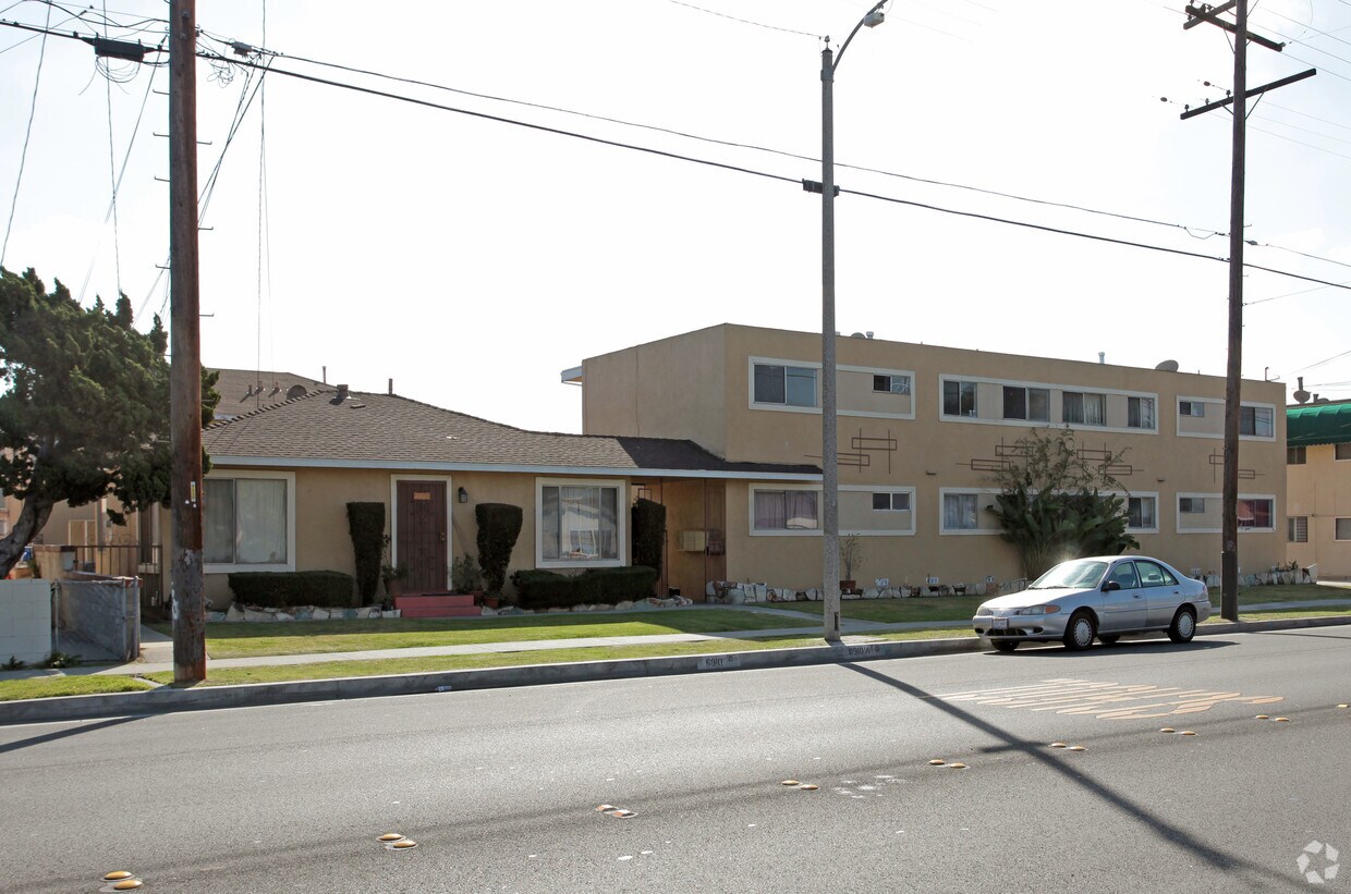 Foto del edificio - 6910-& 6918 Wilcox Ave