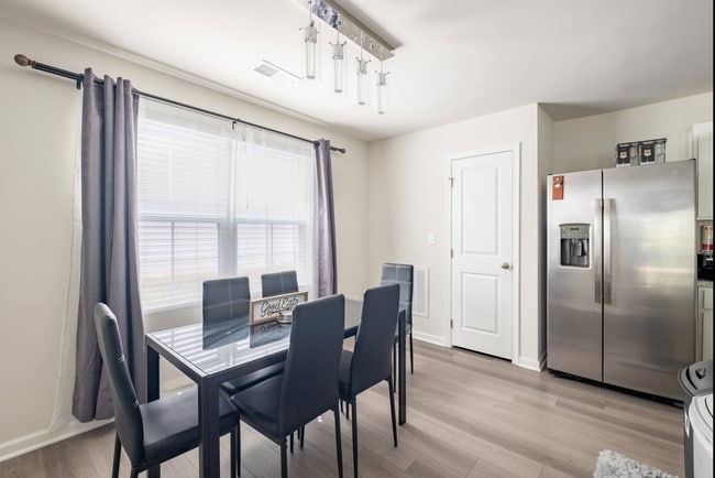 Foto del edificio - Room in House on Skipjack Ln