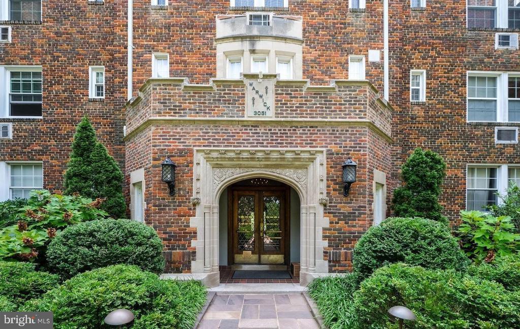 Foto principal - 3051 Idaho Ave NW