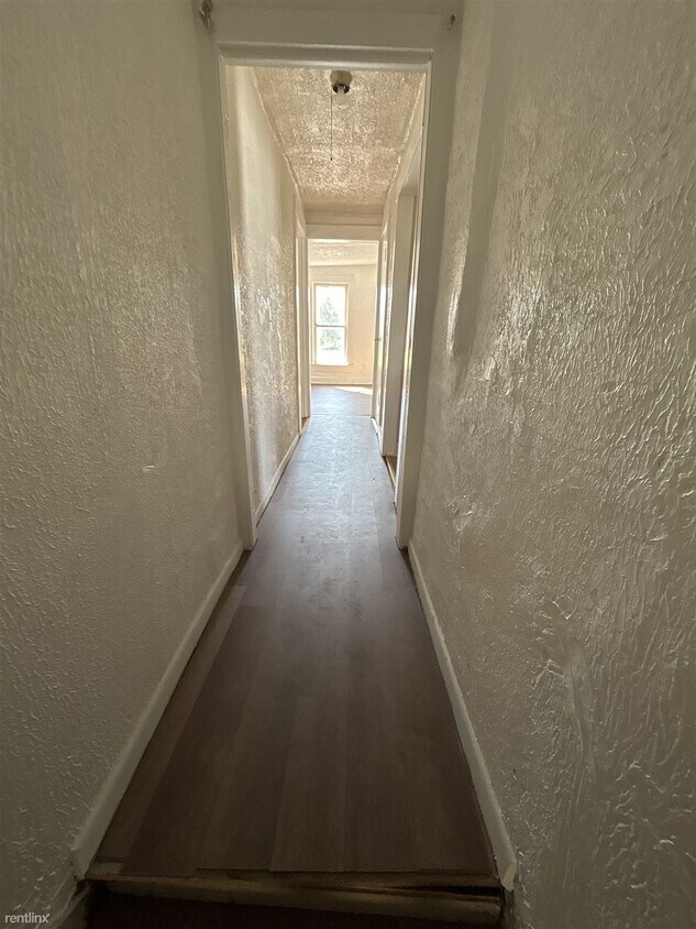 Primary Photo - 1 br, 1 bath Duplex - 414 East Ash Street 5