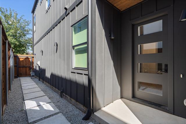 Building Photo - 4718 Manett St