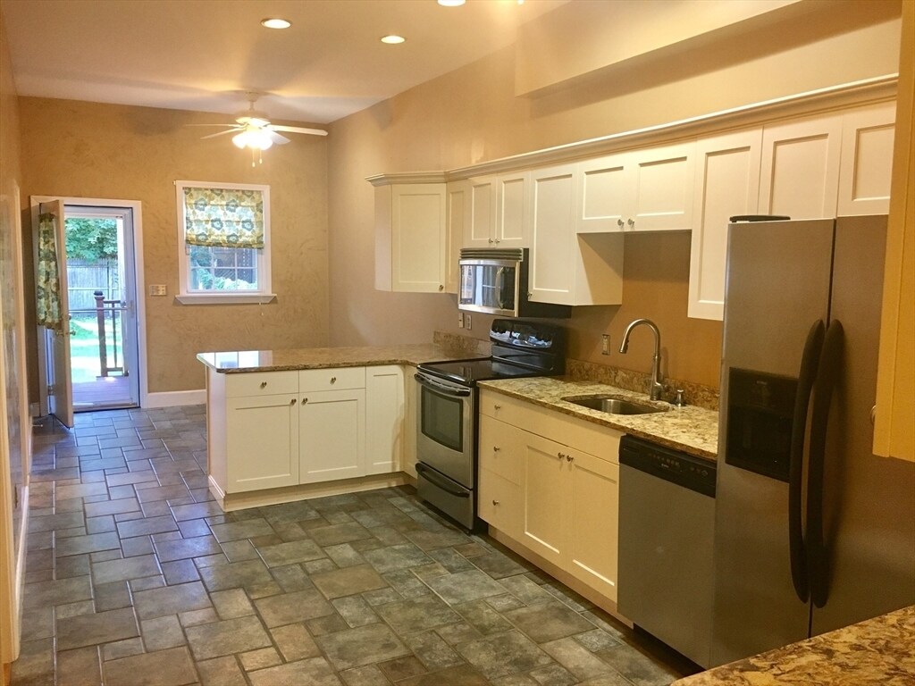 Foto principal - 617 E 3rd St