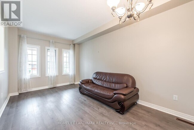 Building Photo - 97 Annina Crescent