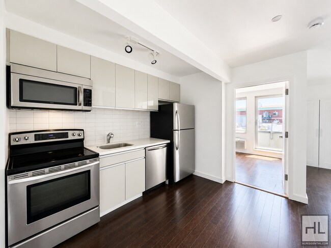Building Photo - Bushwick 2-Bed 1-Bath / Outdoor Space