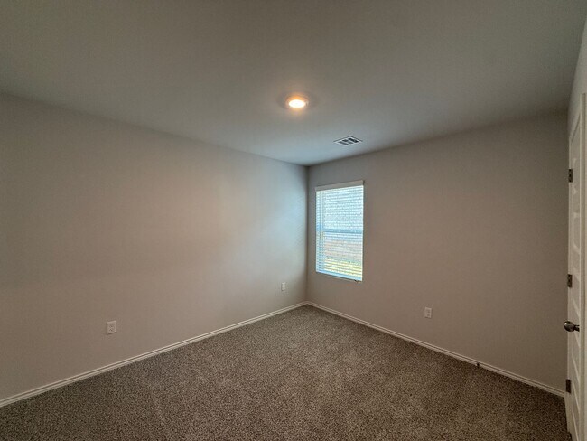 Building Photo - Available and Showing Now! 18-Month Lease Option!! ***SPECIAL $500 OFF 1ST FULL MONTH'S RENT or 1...