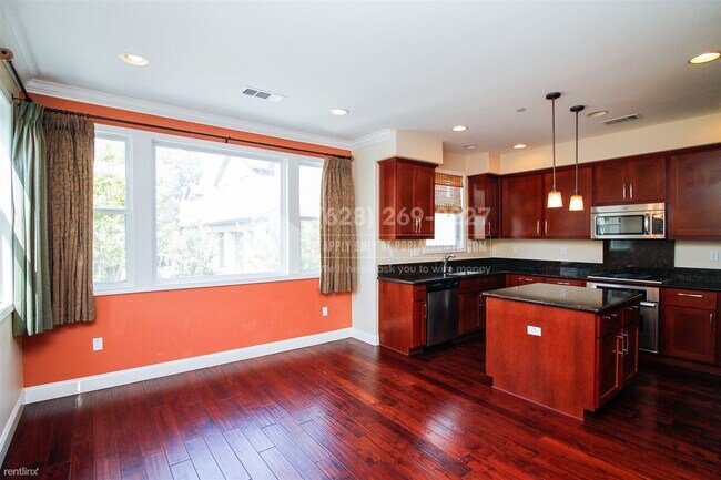 Building Photo - 3 br, 2.5 bath Townhome - 414 Plenty Terra...