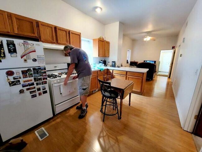 Building Photo - 2 bedroom in Chicago IL 60616