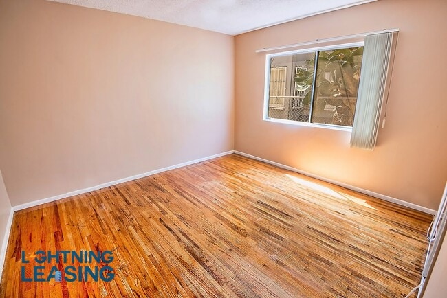 Building Photo - 918 Fedora St