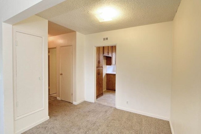  - 6600 Woodman Ave