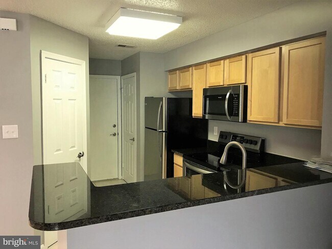 Foto del edificio - 14011 Briston St