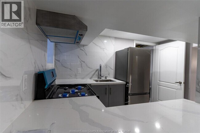 Photo du bâtiment - 765 Dougall Ave