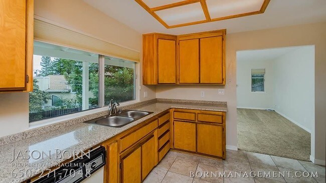 Foto del edificio - 966 Lakeview Way