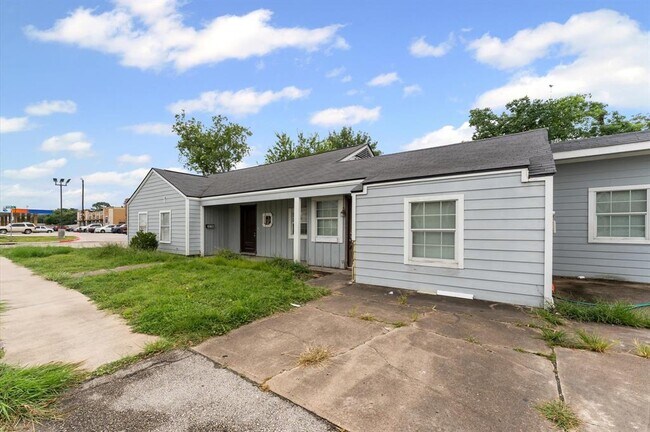 Building Photo - 3216 Avenue I