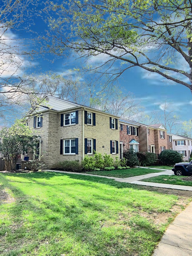 Building Photo - 9445 Park Hunt Ct