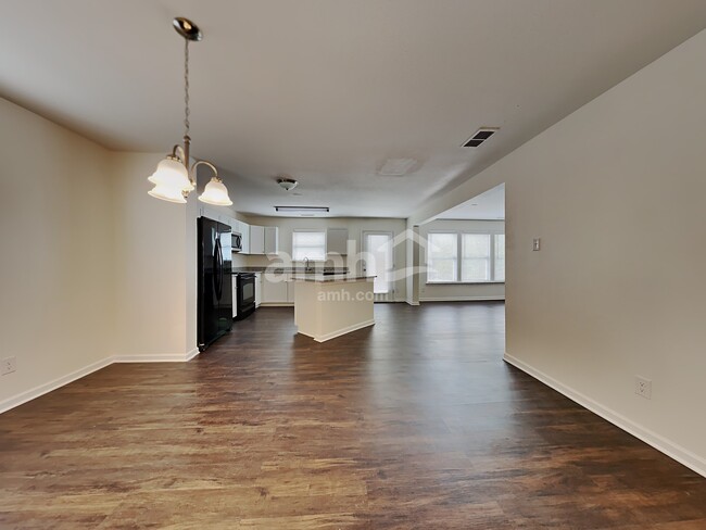 Building Photo - 270 Ranlo Ave